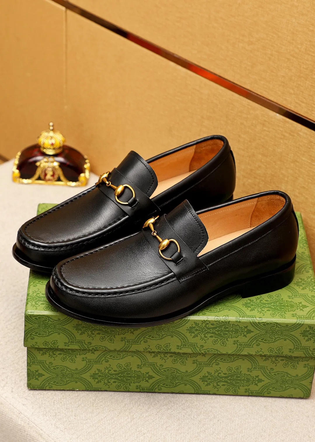 Men's shoes 💰480 💐 Product trademark: GUCCI "Gucci" casual leather shoes Regular size: 38-44 (45.46.47🉑️customized) Product materials: Selected imported first-layer calfskin upper + classic hardware buckle, imported cowhide leather lining. Strong three-dimensional visual effect, original combination outsole Color: 2⃣️colors available